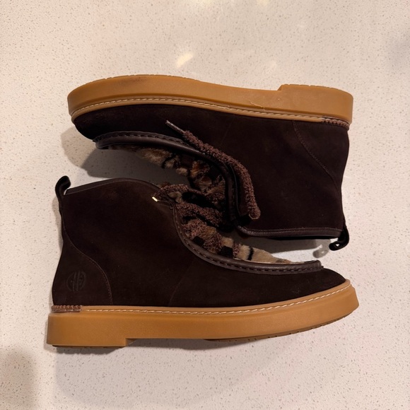 Cole Haan Suede Faux Fur Lace Up Ankle Chukka Boot Dark Brown Gum Sole Sz 8.5 - Picture 2 of 7